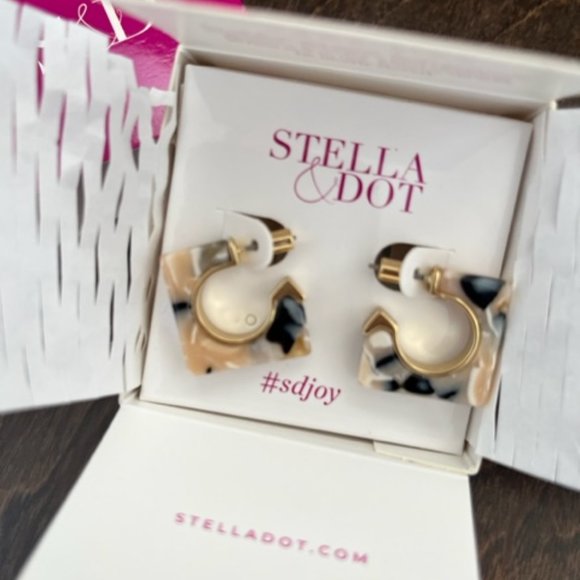 Stella & Dot Diana Hoops NIB - Picture 3 of 3